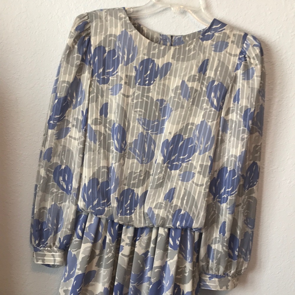 Vintage delicate button back dress